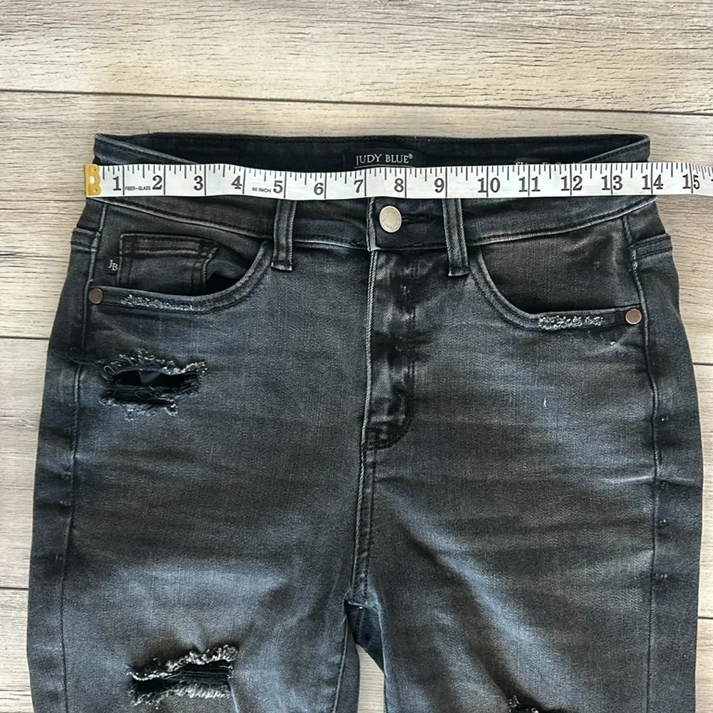 Judy Blue skinny fit capri jeans distressed size 26 black